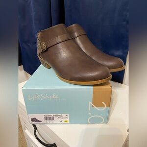 Women’s size 9 Brown Life Stride Velocity Booties New in Box
